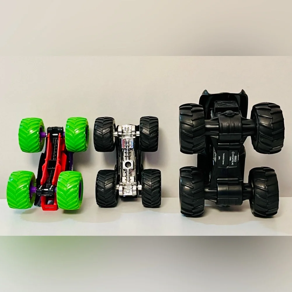 BATMAN & JOKER Monster Truck Lot (3)